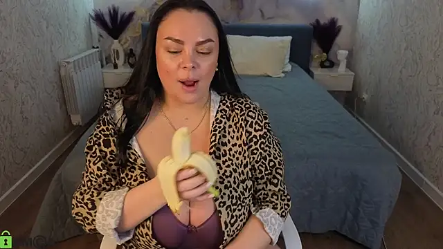 adele_crown's cam snapshot