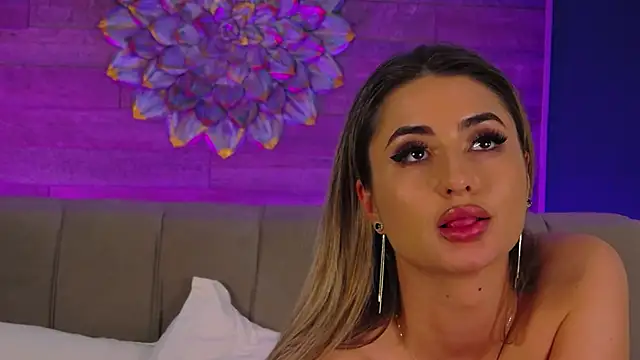 LoraDevine's cam snapshot