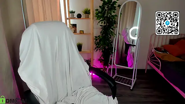 Aly_Alyc's cam snapshot