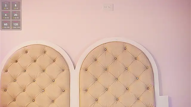 caroline_adams_'s cam snapshot