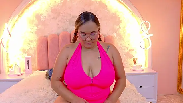 MiaLaurents's cam snapshot