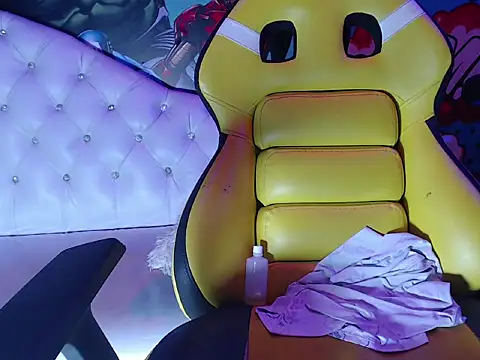 adriana_foxxxy's cam snapshot