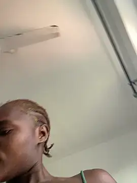 petiteebony_81's cam snapshot