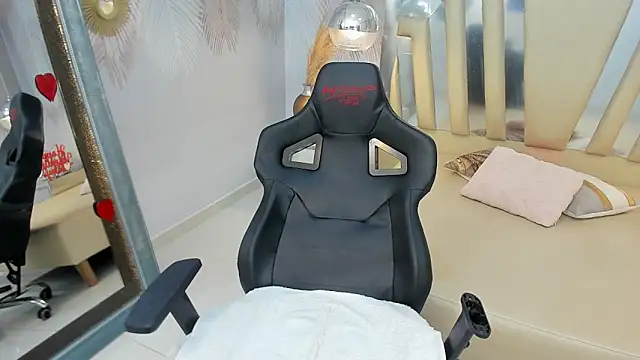 ValerySkinnyy's cam snapshot