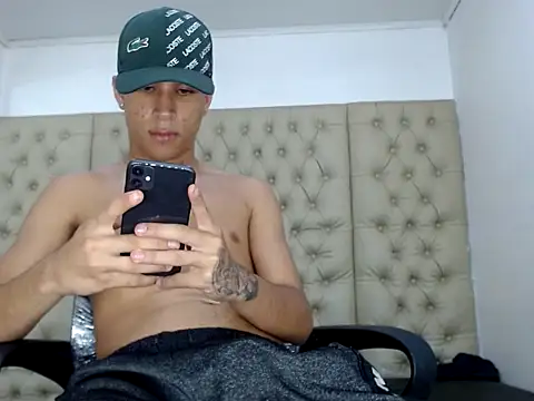 HollmanFronsh's cam snapshot