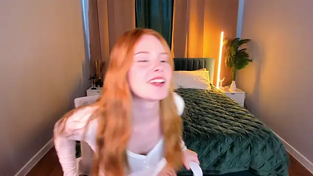 Julia_Anis's cam snapshot