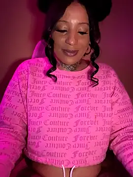 CrownedNyaries's cam snapshot