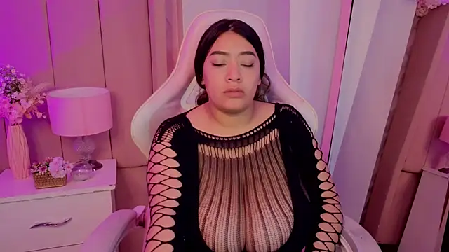 MollyBigBoobs12's cam snapshot