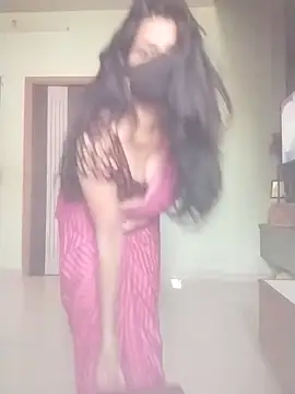 Shuttii_25 live sex cam