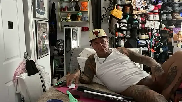 lovetatts64's cam snapshot