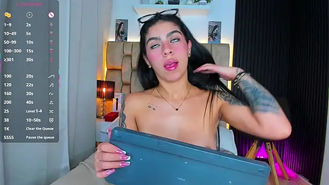 little_sophie18's cam snapshot