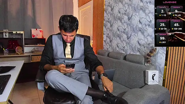 Hideintheoffice live sex cam