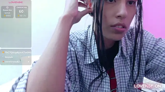 yourcuteneighbourr's cam snapshot