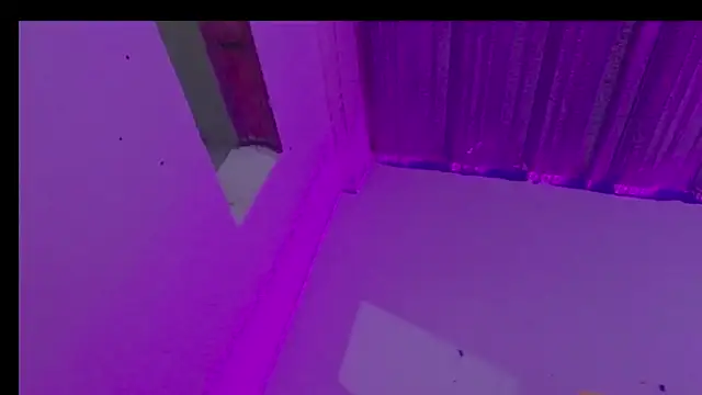 Charlothe_18's cam snapshot