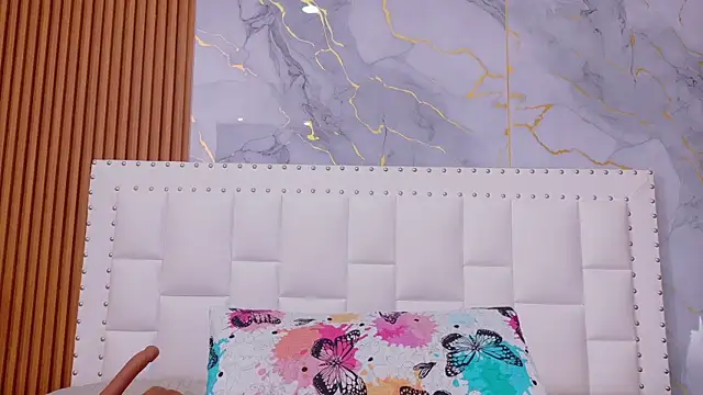 naughty_ebonyy's cam snapshot