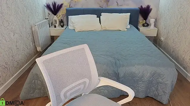 adele_crown's cam snapshot