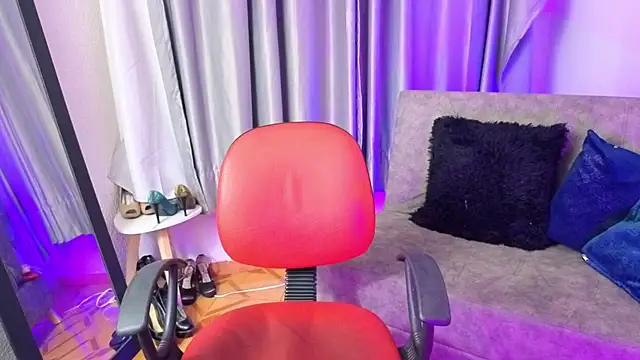 TiinaJonus_'s cam snapshot