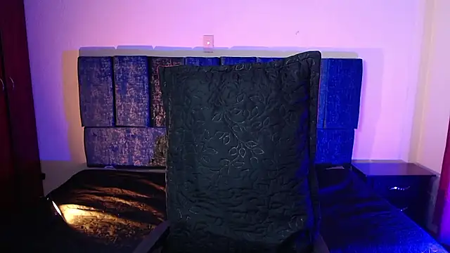 aura_bella_'s cam snapshot