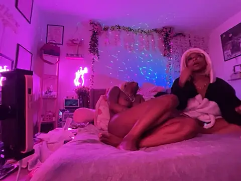 VixenCapri's cam snapshot