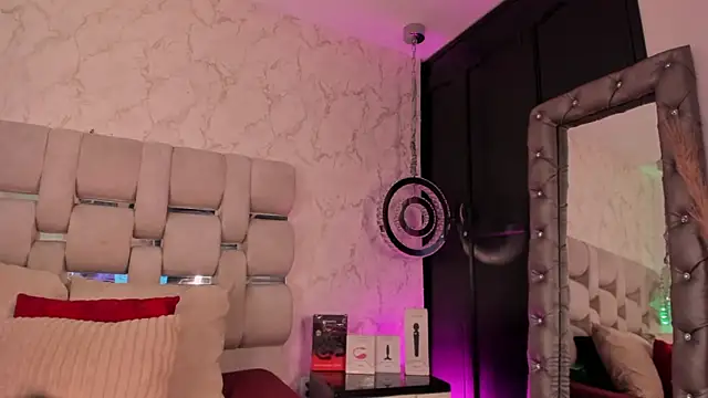 laura_bassi's cam snapshot