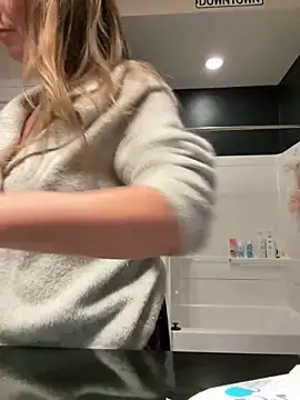 misspollypeach's cam snapshot