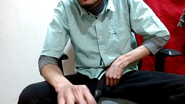 Calientes96 live sex cam