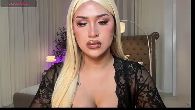 Your_Majesty_Tyra live sex cam