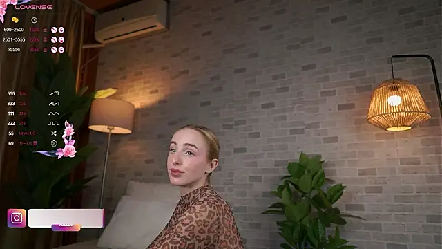 BabyyyLunaX live sex cam