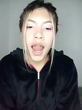 Sweetprouble_17's cam snapshot