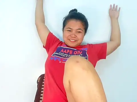 Sweetbigtits_69's cam snapshot