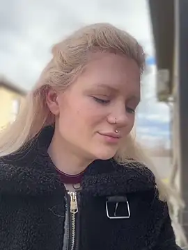 BlondeDoll_ live sex cam