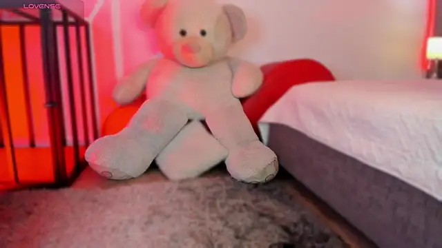 Charlotteinpole live sex cam