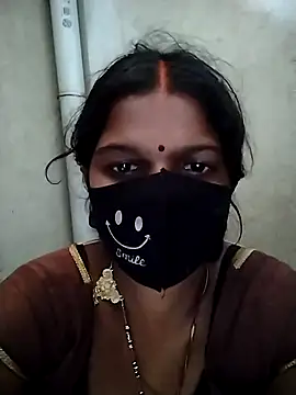 43-Aairah__6091's cam snapshot