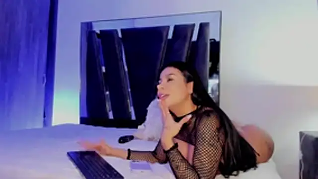 HollyEvanz's cam snapshot