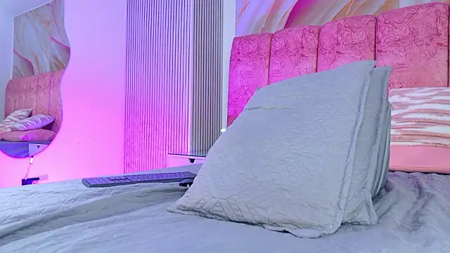 emmacurvy's cam snapshot