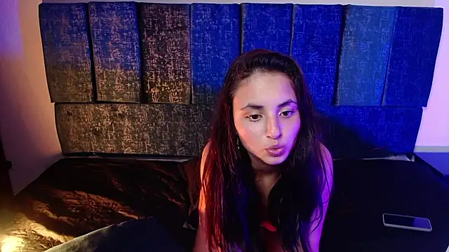 aura_bella_'s cam snapshot