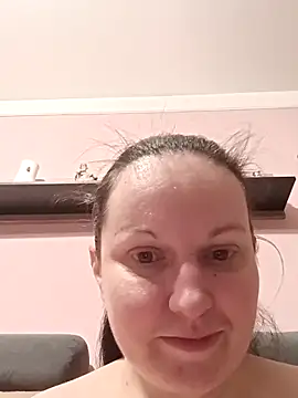 BustyLadyAlma live sex cam