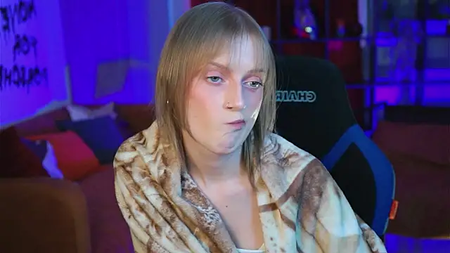 KiraMontoya live sex cam