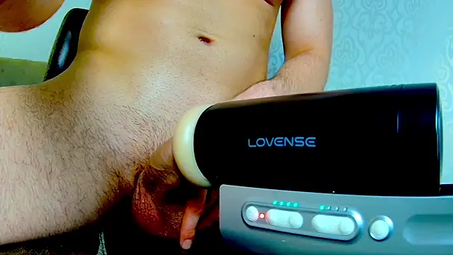 MaxKaiden live sex cam