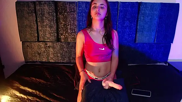 aura_bella_'s cam snapshot