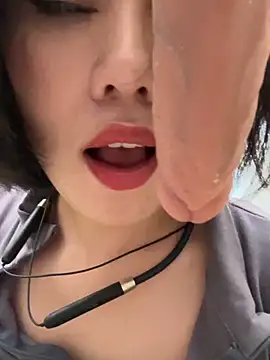 Eliza-E's cam snapshot