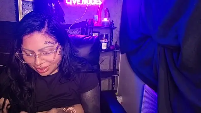 chicanachic13's cam snapshot