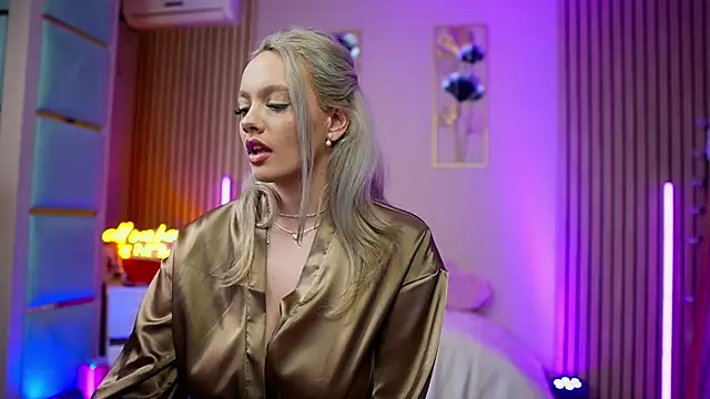 SabrinaJade live sex cam