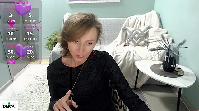 HornyMilf_777 live sex cam