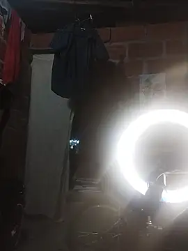 ashtoncooperr's cam snapshot