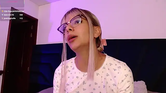 peyton_golden1's cam snapshot