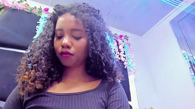 Lunaa_Brunettee's cam snapshot