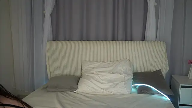 FalineBeacher live sex cam