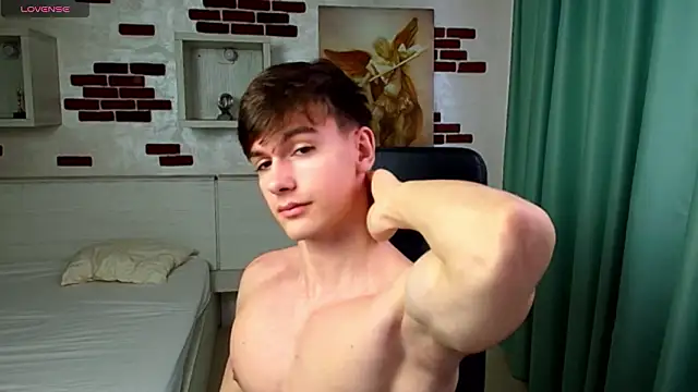 BradyFlint live sex cam