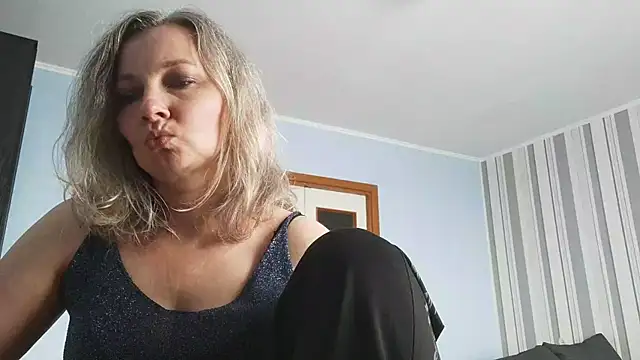 EdithManning's cam snapshot